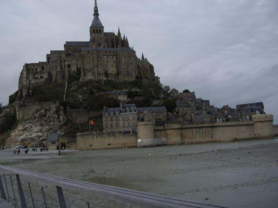 La Petite Maison Proche Du Mont Saint Michel Pontorson Exteriör bild